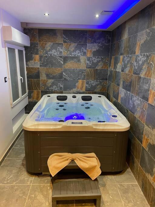 Maison Avec Jacuzzi โอรองช์ ภายนอก รูปภาพ